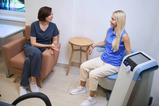 communication between woman and doctor