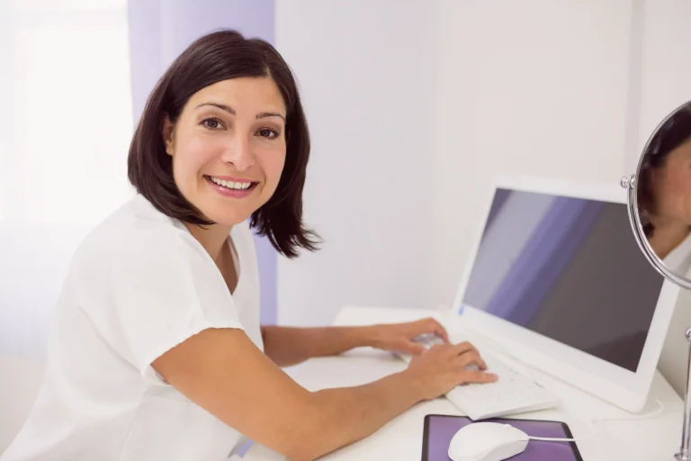 1smiling-doctor-using-desktop-pc