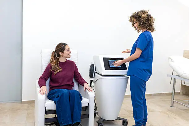 woman is experiencing the equipment